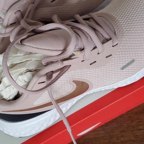 Nwt Nike sneakers size 9 - Picture 5 of 7